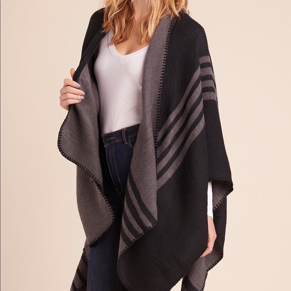 BB Dakota Poncho Cardigan Reversible new